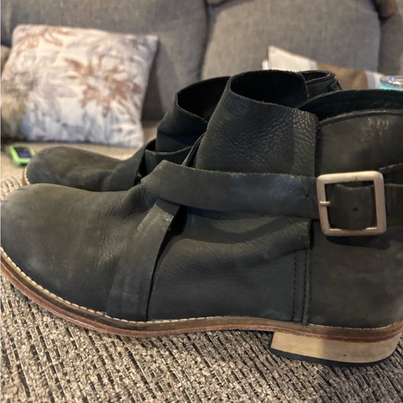 Anthropologie black boots, strap, size 39, fits 8.5, good used condition - Picture 2 of 4